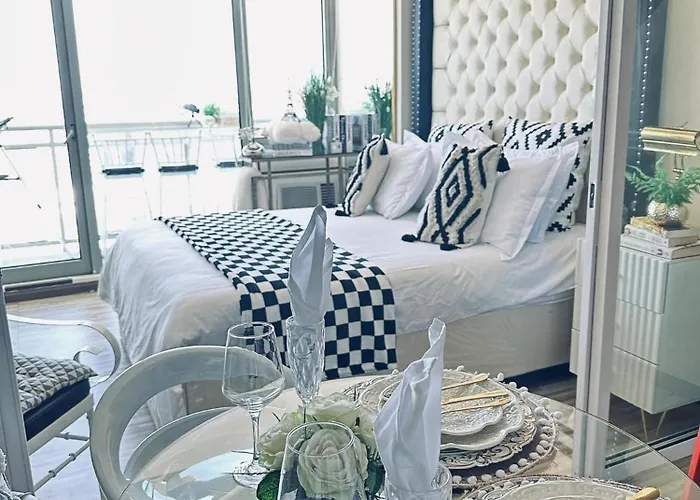 Apartment Azure Urban - St Tropez Tower Staycation Unit With A European Touch