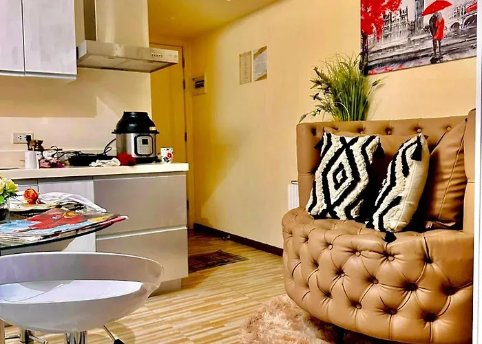 Apartment Azure Urban - St Tropez Tower Staycation Unit With A European Touch *