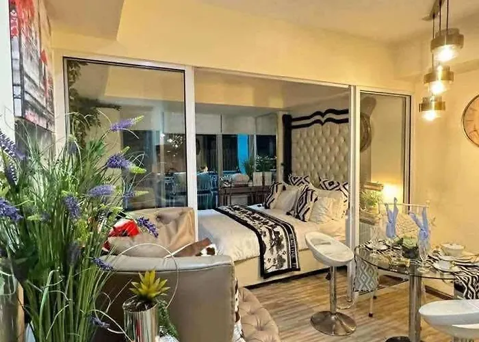 Apartment Azure Urban - St Tropez Tower Staycation Unit With A European Touch