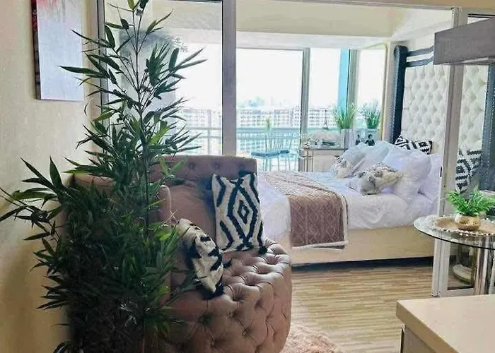 Azure Urban - St Tropez Tower Staycation Unit With A European Touch