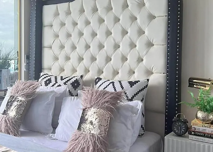 Azure Urban - St Tropez Tower Staycation Unit With A European Touch Apartment
